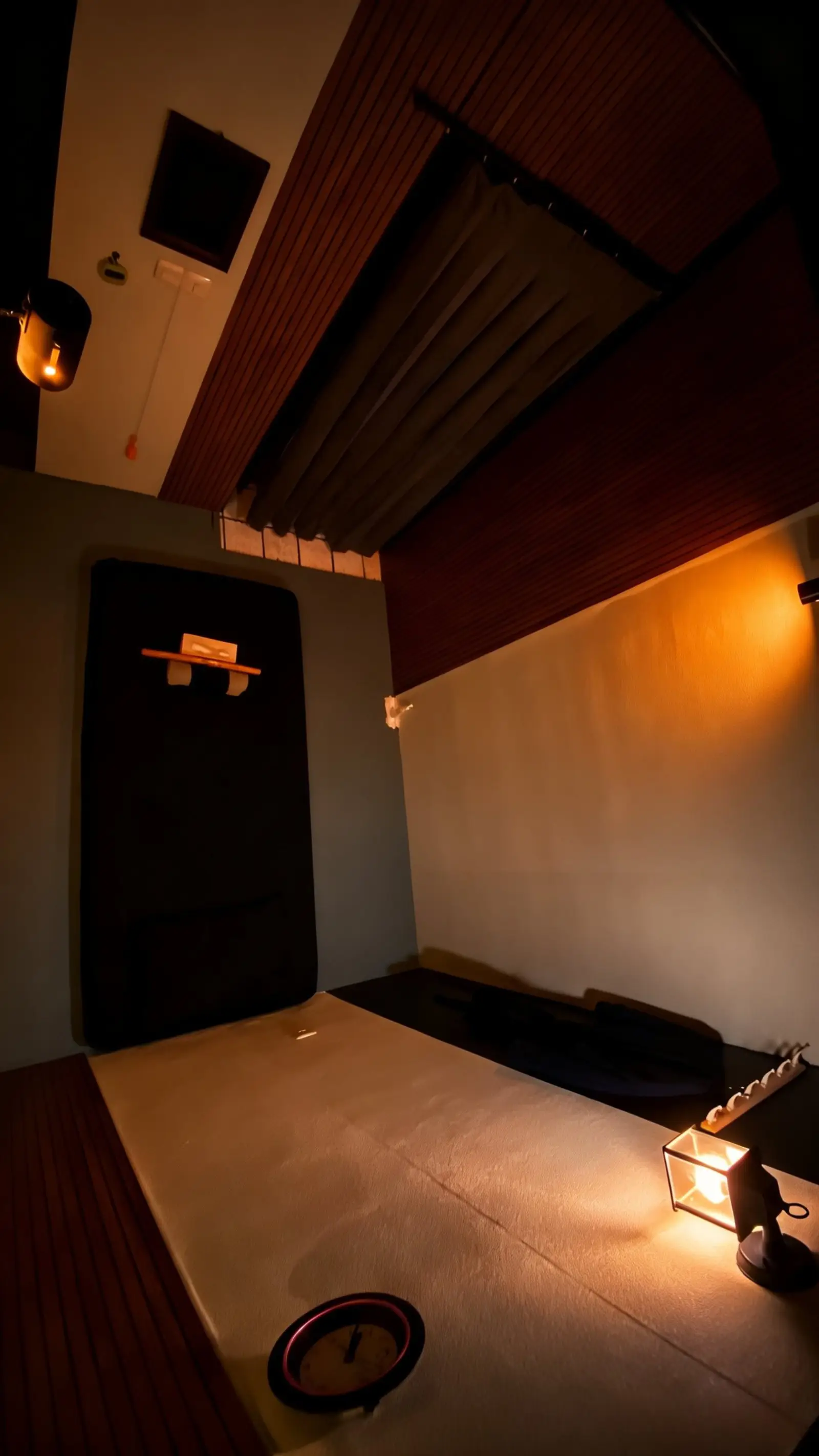 Broadway Room dengan kasur pijat dan lampu hangat